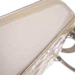 مملوكة مسبقًا حقيبة ديور ليدي ديور متوسطة الحجم بيج لامع كاناج