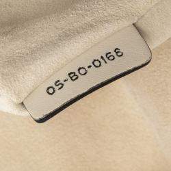 مملوكة مسبقًا حقيبة ديور ليدي ديور طرية مزينة بكاناج بحجم متوسط جلد حمل ابيض