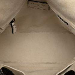 مملوكة مسبقًا حقيبة ديور ليدي ديور طرية مزينة بكاناج بحجم متوسط جلد حمل ابيض