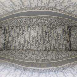 مملوكة مسبقًا حقيبة ديور توت كتاب نسيج رمادي أبيض مائل