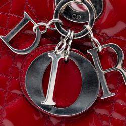 مملوكة مسبقًا ديور أحمر وسط ليدي ديور براءة مع كناية