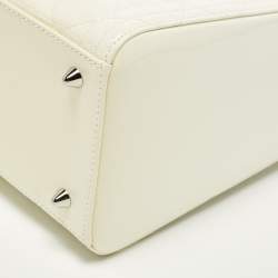 مملوكة مسبقًا حقيبة يد ديور ليدي �ديور متوسطة جلد لامع كاناج أبيض عاجي