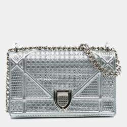 مملوكة مسبقًا Dior Silver Mini Metallic Patent Microcannage Diorama Flap