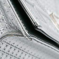 مملوكة مسبقًا Dior Silver Mini Metallic Patent Microcannage Diorama Flap
