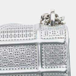 مملوكة مسبقًا Dior Silver Mini Metallic Patent Microcannage Diorama Flap