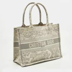 مملوكة مسبقًا Dior Book Medium Grey/White Toile de Jouy Embroidered Canvas Tote