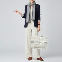 مملوكة مسبقًا Dior Book Medium Grey/White Toile de Jouy Embroidered Canvas Tote
