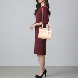 مملوكة مسبقًا Dior Lady Dior Medium Beige Cannage Patent Leather Tote