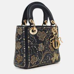 مملوكة مسبقًا حقيبة ديور ليدي ديور ميني جلد أسود تطريز 'نفل' ذهبي 2018 كريستيان ديور