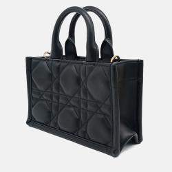 مملوكة مسبقًا حقيبة يد ديور كاناج جلد سوداء صغيرة بوك توت