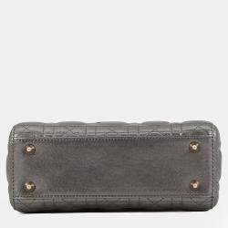 مملوكة مسبقًا حقيبة ديور ليدي ديور معدنية رمادية جلد خروف مقاس صغير