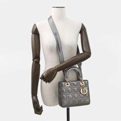 مملوكة مسبقًا حقيبة ديور ليدي ديور معدنية رمادية جلد خروف مقاس صغير