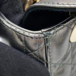 مملوكة مسبقًا حقيبة ديور ليدي ديور معدنية رمادية جلد خروف مقاس صغير