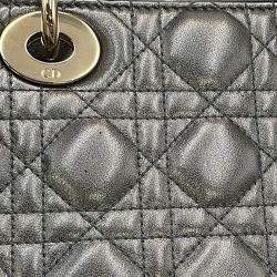 مملوكة مسبقًا حقيبة ديور ليدي ديور معدنية رمادية جلد خروف مقاس صغير