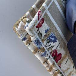 مملوكة مسبقًا Dior Limited edition hibiscus embroidered mini tote