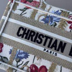 مملوكة مسبقًا Dior Limited edition hibiscus embroidered mini tote