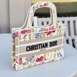 مملوكة مسبقًا Dior Limited edition hibiscus embroidered mini tote