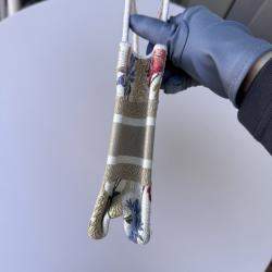 مملوكة مسبقًا Dior Limited edition hibiscus embroidered mini tote