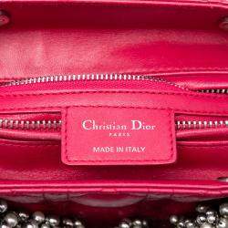 مملوكة مسبقًا حقيبة ديور ليدي ديور كاناج لؤلؤي أحمر متوسطة جلد حملان