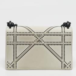 Pre Owned حقيبة قلاب جلد ديوراما ديور صغيرة مسمارية بيضاء فاتحة كنّاج