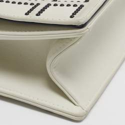 Pre Owned حقيبة قلاب جلد ديوراما ديور صغيرة مسمارية بيضاء فاتحة كنّاج