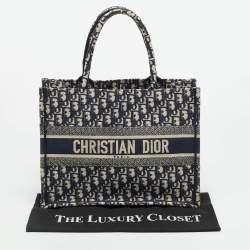 Pre Owned حقيب ة كتاب متوسطة قماش مطرز مائل أزرق بحري ديور