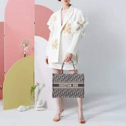 Pre Owned حقيبة كتاب متوسطة قماش مطرز مائل أزرق بح ري ديور