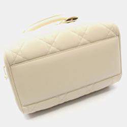 مملوكة مسبقًا Christian Dior Dior Groove 25 Macrocannage Handbag Leather White