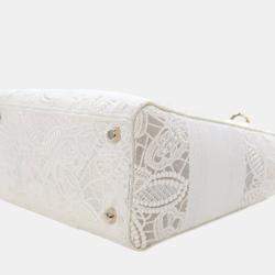 Pre Owned حقيبة ليدي دي لايت مكرامي ثلاثية الأبعاد للدانتيل المطرز باللون الأبيض متوسطة ديور
