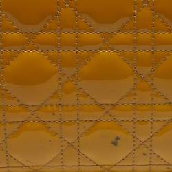 مملوكة مسبقًا حقيبة يد ديور ليدي ديور كبيرة جلد لامعة كاناج صفراء