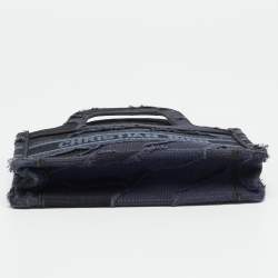 Pre Owned حقيبة يد ديور باسم كتاب صغيرة كحلية زرقاء مطرزة بشعار قماشية