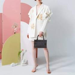 Pre Owned حقيبة يد ديور باسم كتاب صغيرة كحلية زرقاء مطرزة بشعار قماشية