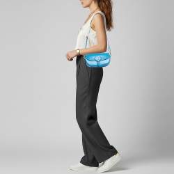 مملوكة مسبقًا حقيبة كتف ديور بوبي جلد زرقاء شرق-غرب