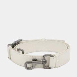 مملوكة مسبقًا حقيبة كتف ديور ماكروكناد ديور كامب جلد أبيض حجم صغير