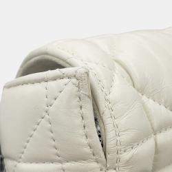 مملوكة مسبقًا حقيبة كتف ديور ماكروكناد ديور كامب جلد أبيض حجم صغير