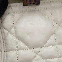 مملوكة مسبقًا حقيبة كتف ديور ماكروكناد ديور كامب جلد أبيض حجم صغير