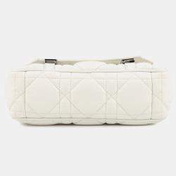 مملوكة مسبقًا حقيبة كتف ديور ماكروكناد ديور كامب جلد أبيض حجم صغير