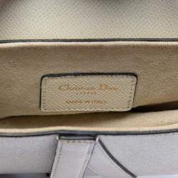 مملوكة مسبقًا حقيبة ديور سادل جلد عجل محبب صغيرة بيضاء