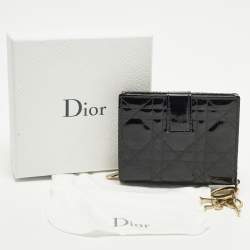 مملوكة مسبقًا Dior Lady Dior Black Cannage Patent Leather Compact Wallet