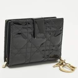 مملوكة مسبقًا Dior Lady Dior Black Cannage Patent Leather Compact Wallet