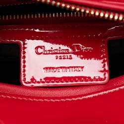 مملوكة مسبقًا حقيبة ديور "ليدي ديور" كاناج أحمر لامع متوسطة الحجم