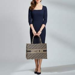 Pre Owned Dior Book Medium Blue Oblique Embroidered Canvas Tote 