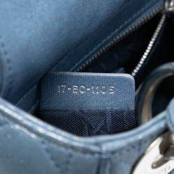 Pre Owned حقيبة يد ديور ليدي ديور صغيرة بمظهر لامع جلد خروف أزرق