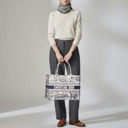 Pre Owned Dior Toile de Jouy Book Medium Blue Embroidered Canvas Tote