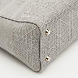 Pre Owned حقيبة يد توتس ديور ليدي دي-لايت قماش مطرز كاناج رمادي فاتح متوسط الحجم