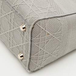 Pre Owned حقيبة يد توتس ديور ليدي دي-لايت قماش مطرز كاناج رمادي فاتح متوسط الحجم