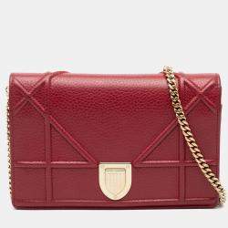 مملوكة مسبقًا Dior Red Grained Calfskin Diorama Wallet on Chain