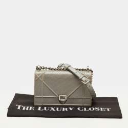 مملوكة مسبقًا حقيبة كتف ديور ديوراما طية جلد رمادي صغيرة