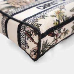 مملوكة مسبقًا حقيبة ديور متوسطة مطرزة ليدي دي-جوي