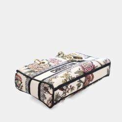 مملوكة مسبقًا حقيبة ديور متوسطة مطرزة ليدي دي-جوي